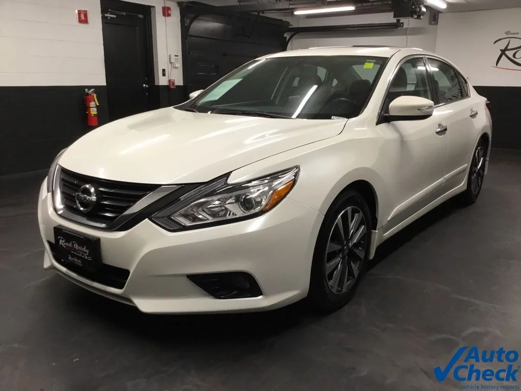 Used 2016 White Nissan 2.5 SV image 5