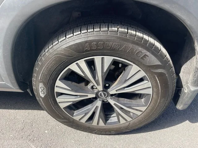 Used 2023 Gray Nissan SV image 17
