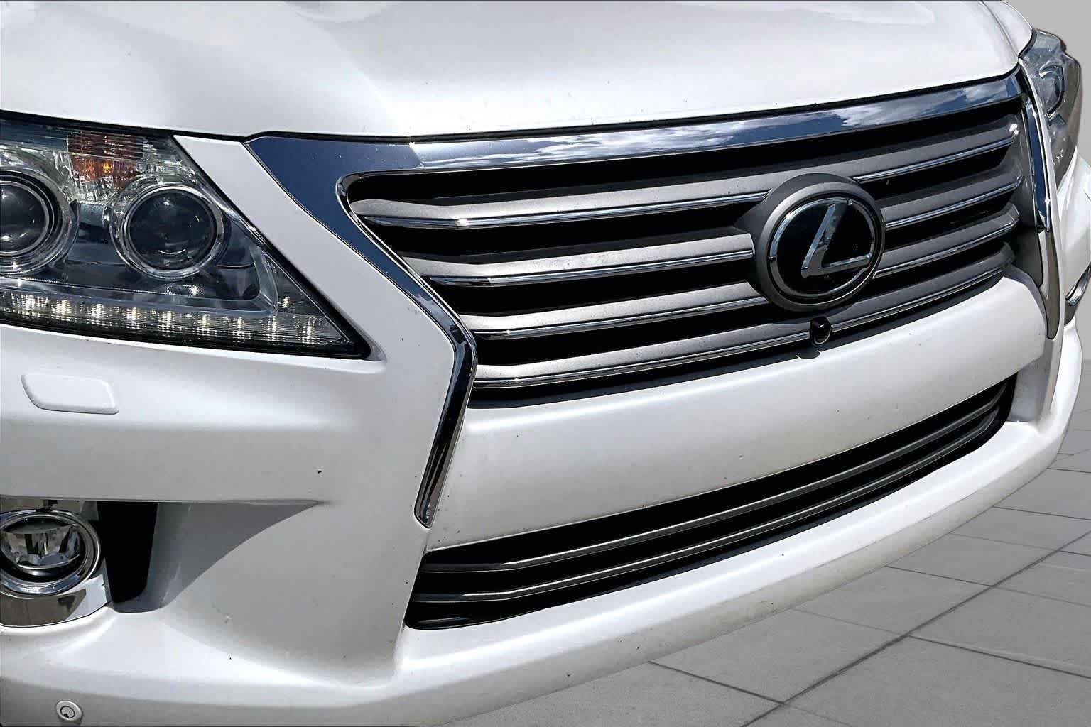 Used 2014 Starfire Pearl Lexus  image 27