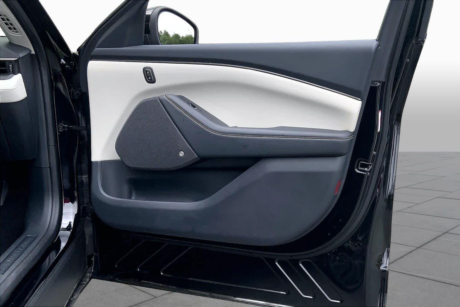 Used 2024 Shadow Black Ford Premium image 21