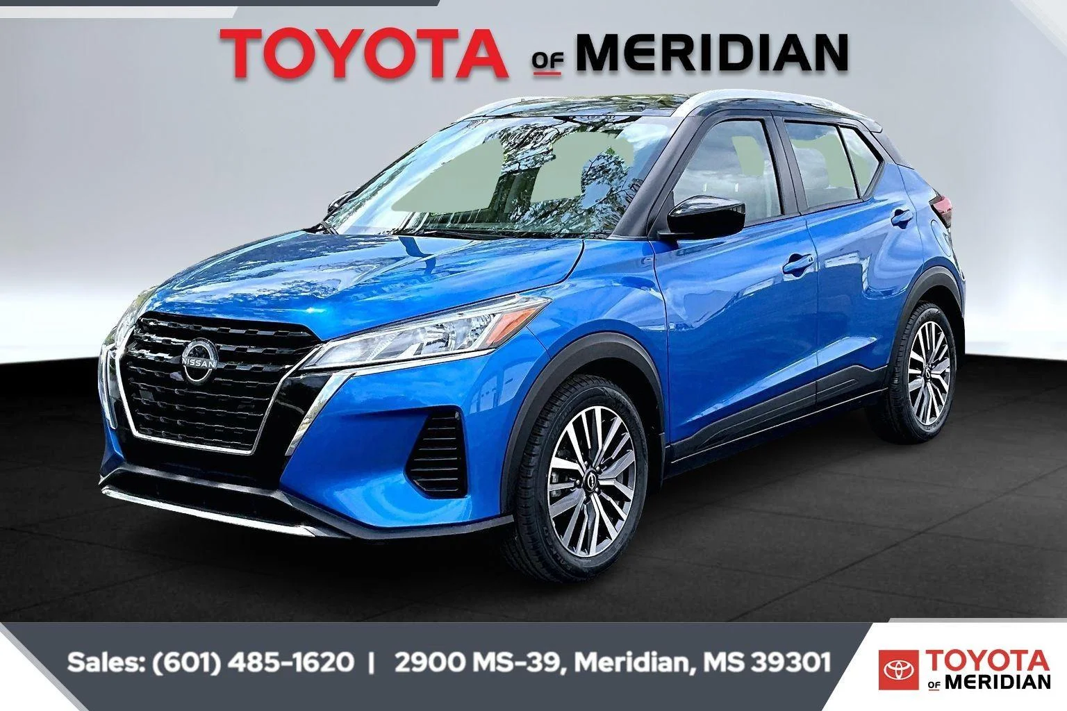 Used 2024 Electric Blue Metallic/Super Black Nissan SV image 9
