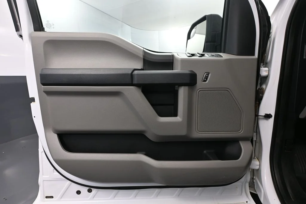 Used 2018 White Ford XL image 20
