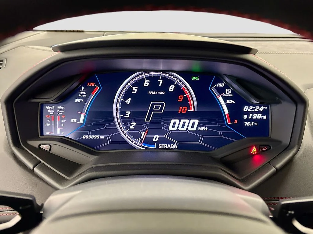 Used 2020 Red Lamborghini Base image 10