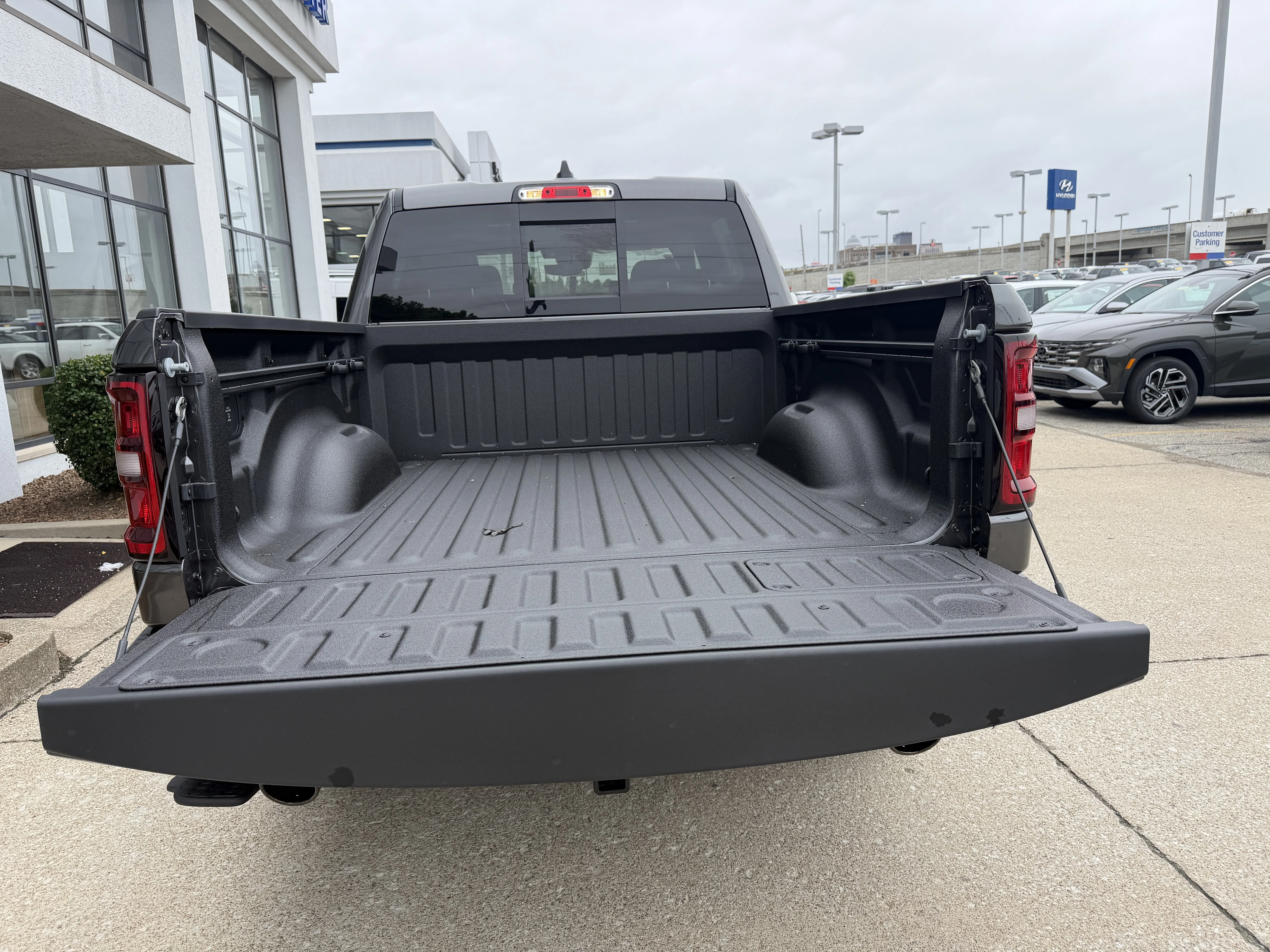 New 2026 Granite Crystal Metallic Clear-Coat Exterior Paint RAM Laramie image 11