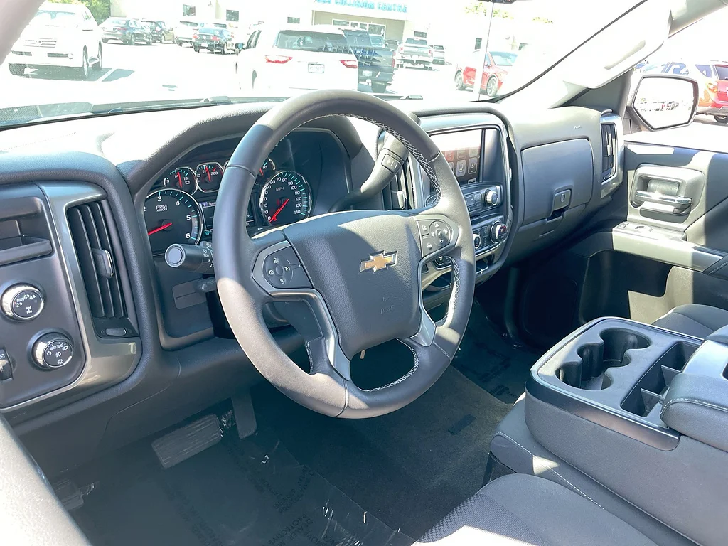 Used 2018 Silver Ice Metallic Chevrolet LT image 10
