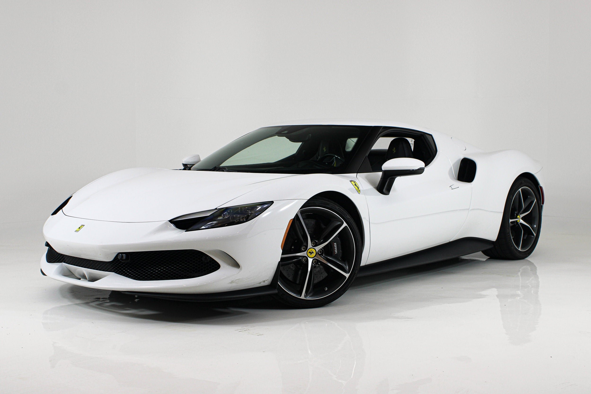 Used 2025 Bianco Cervino Ferrari  image 59