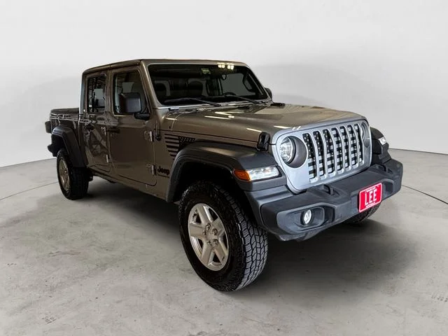 Used 2020 Silver Jeep Sport image 8