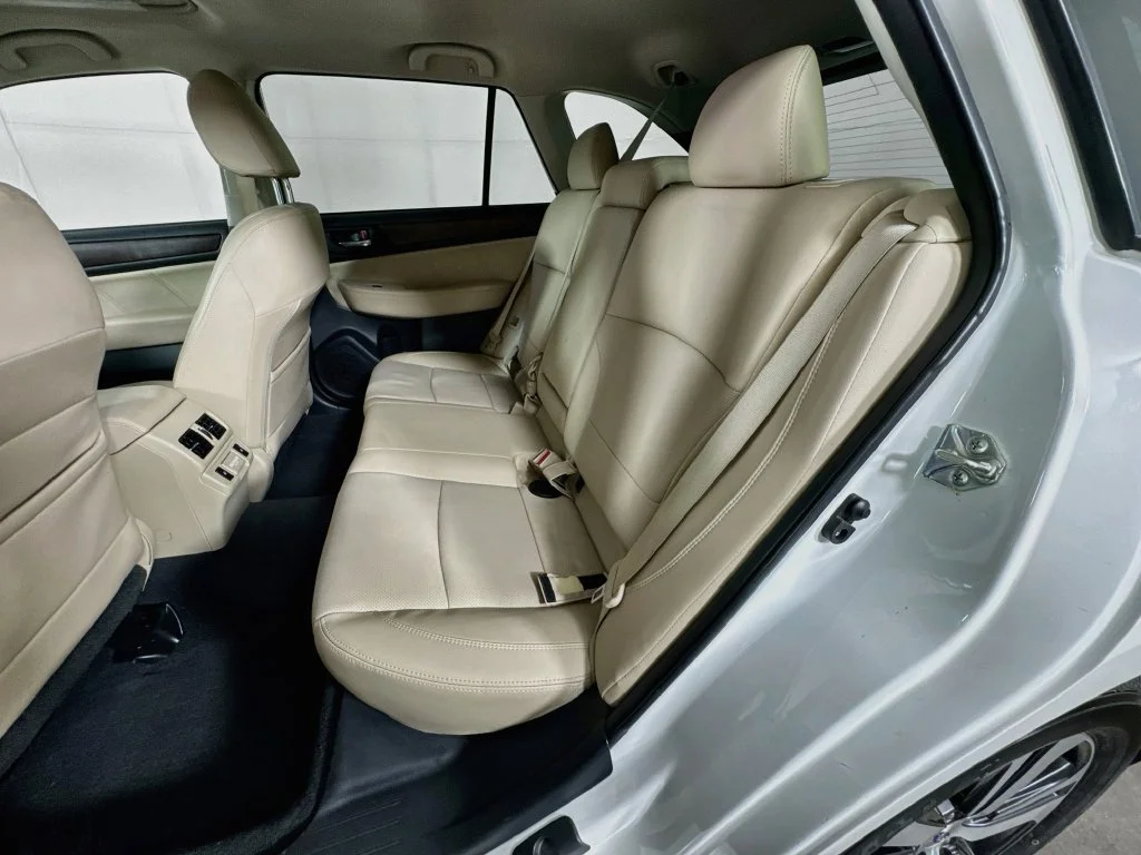 Used 2018 White Subaru 2.5i image 30