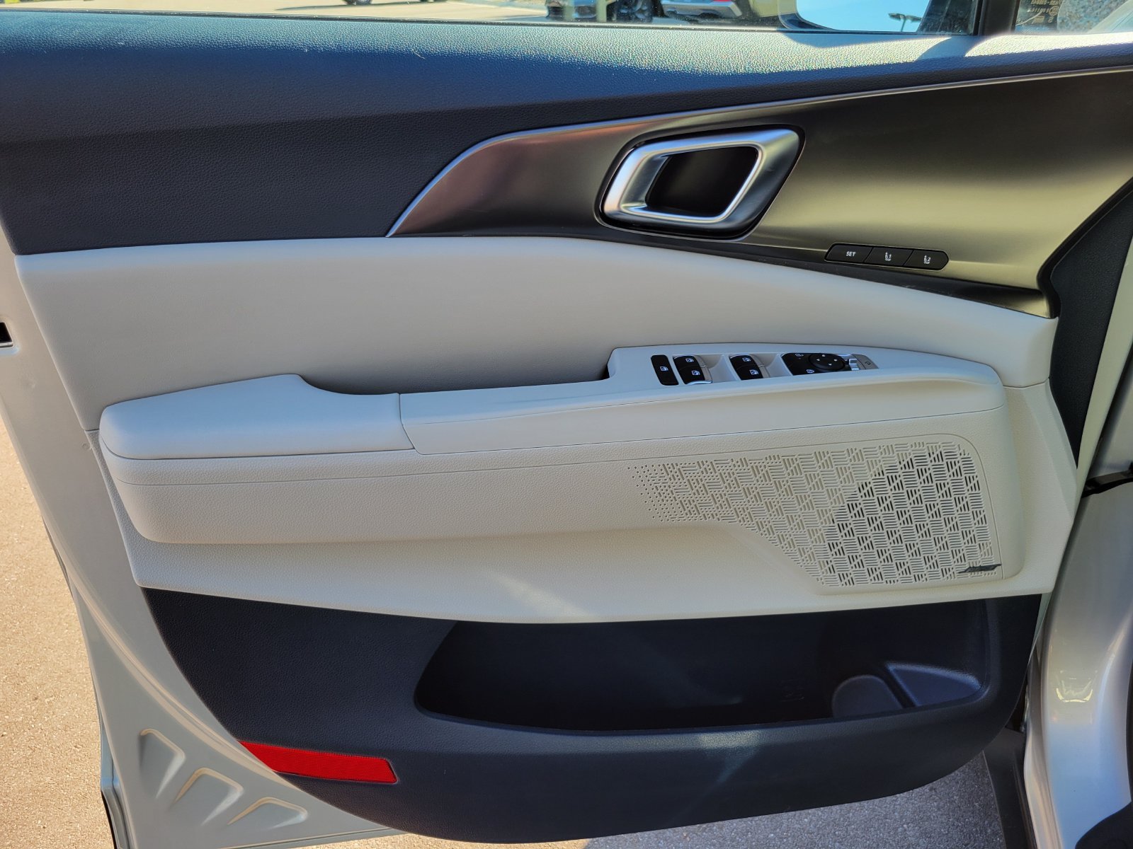 Certified Used 2025 White Kia SX Prestige image 7