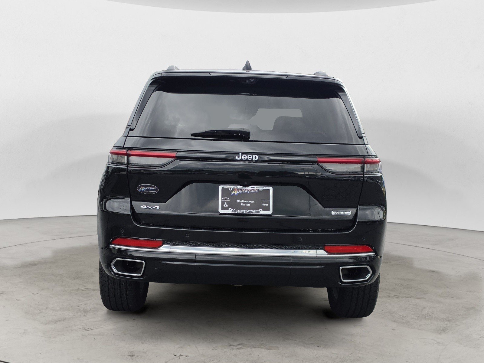 Used 2022 Diamond Black Crystal Pearlcoat Jeep Overland image 4