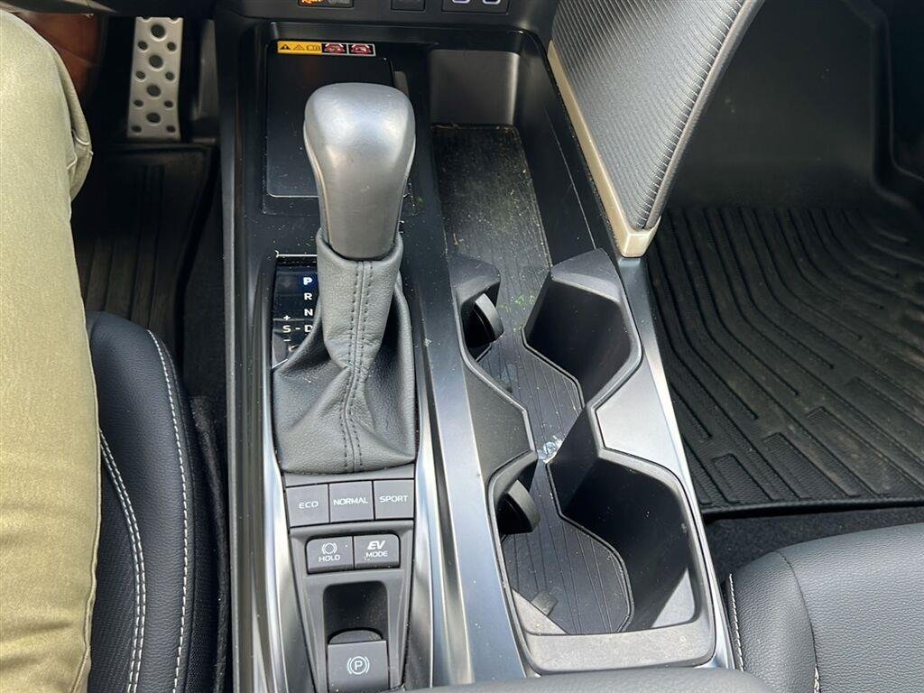 Used 2025 Ocean Gem Toyota SE image 19