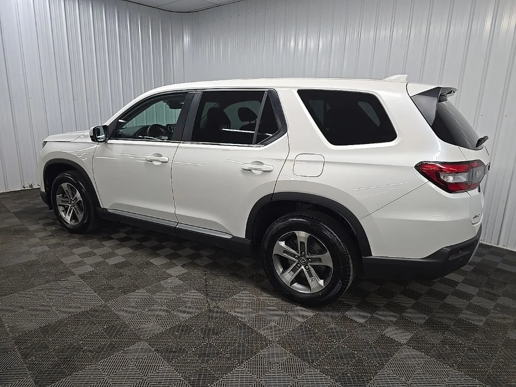 Used 2023  Honda EX-L image 4