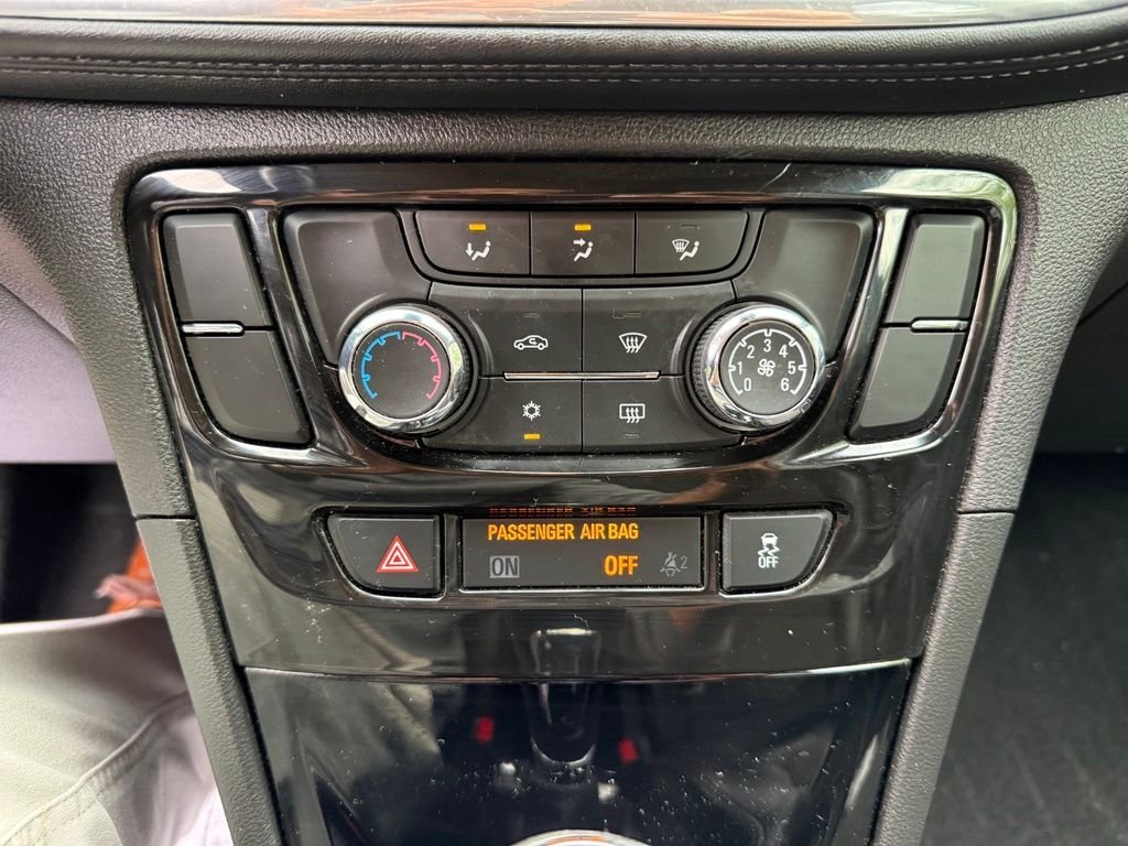 Used 2020 White Buick Preferred image 20