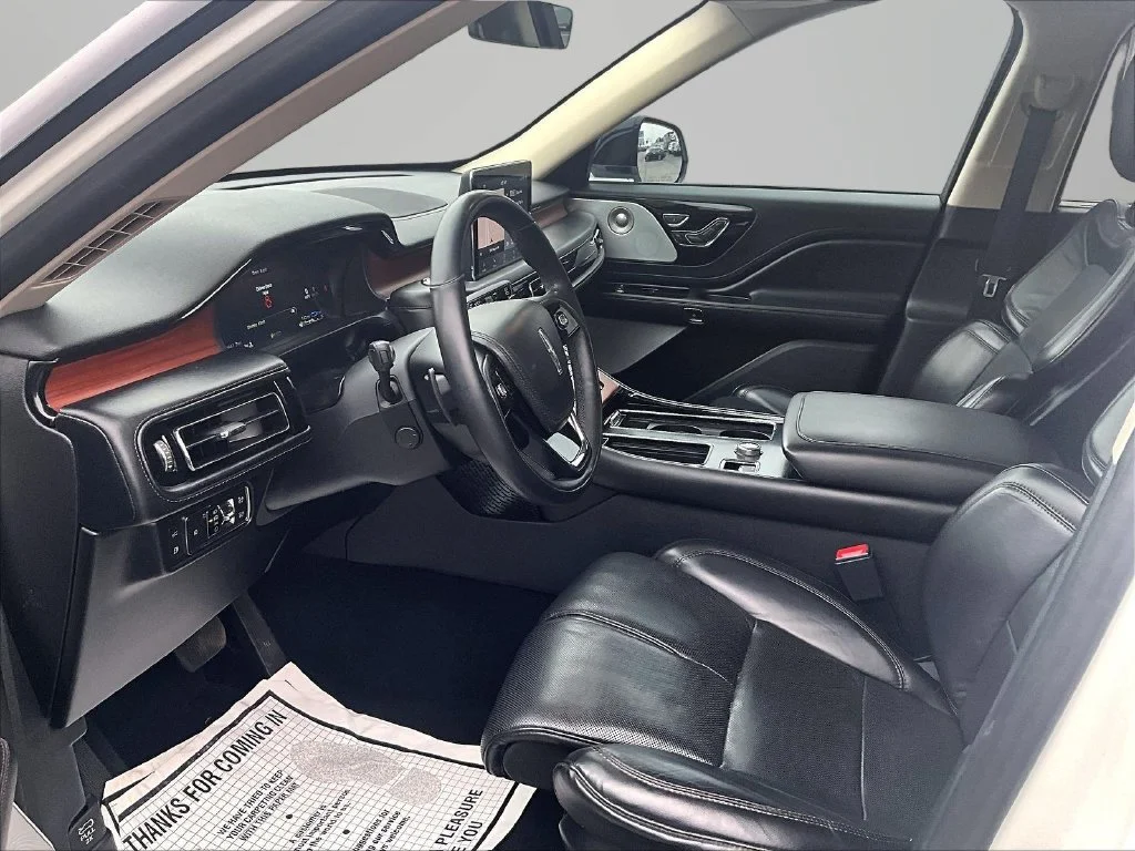 Used 2020 White Lincoln Grand Touring image 15