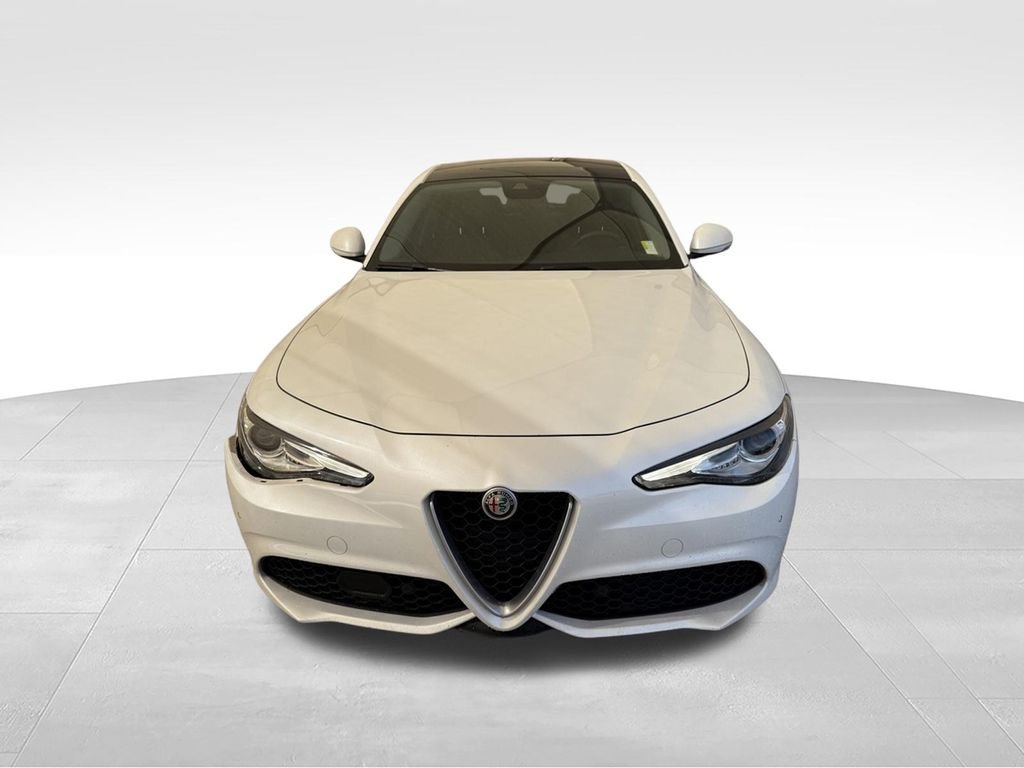 Used 2019 White Alfa Romeo Ti Sport image 4