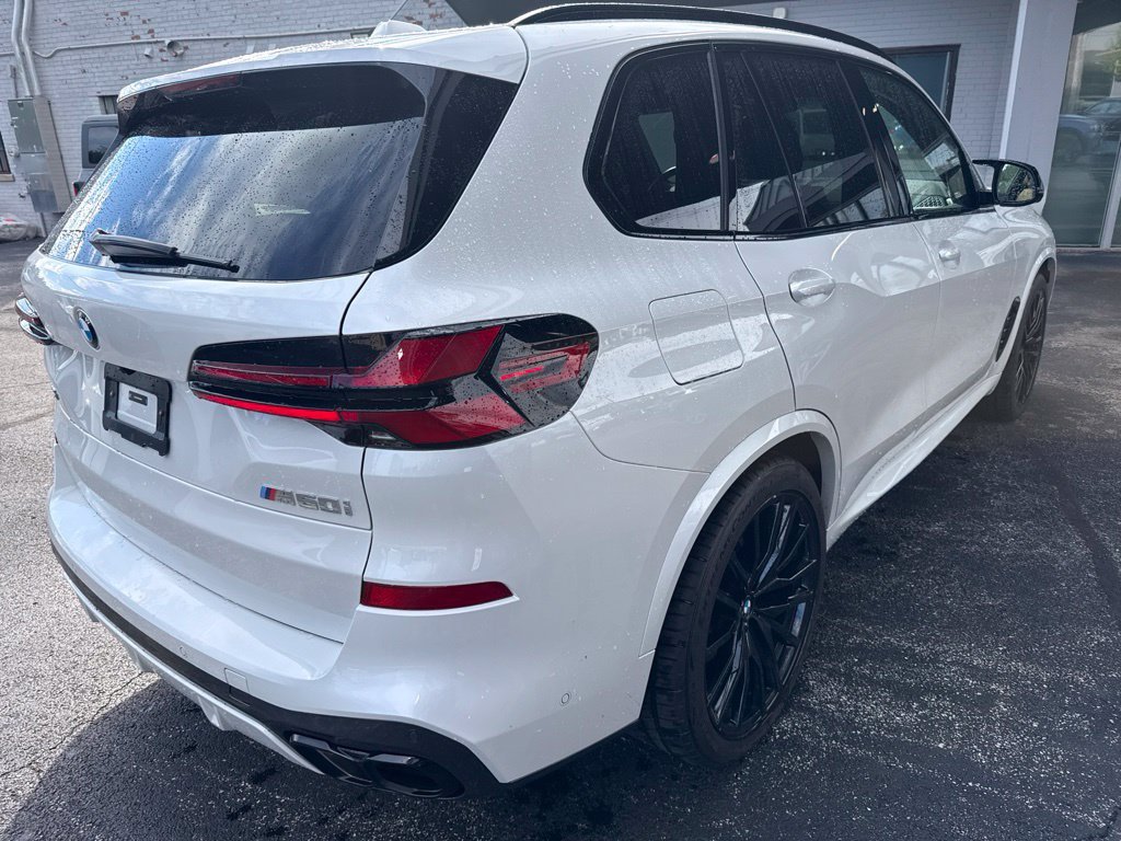 Used 2025 White BMW M60i image 5