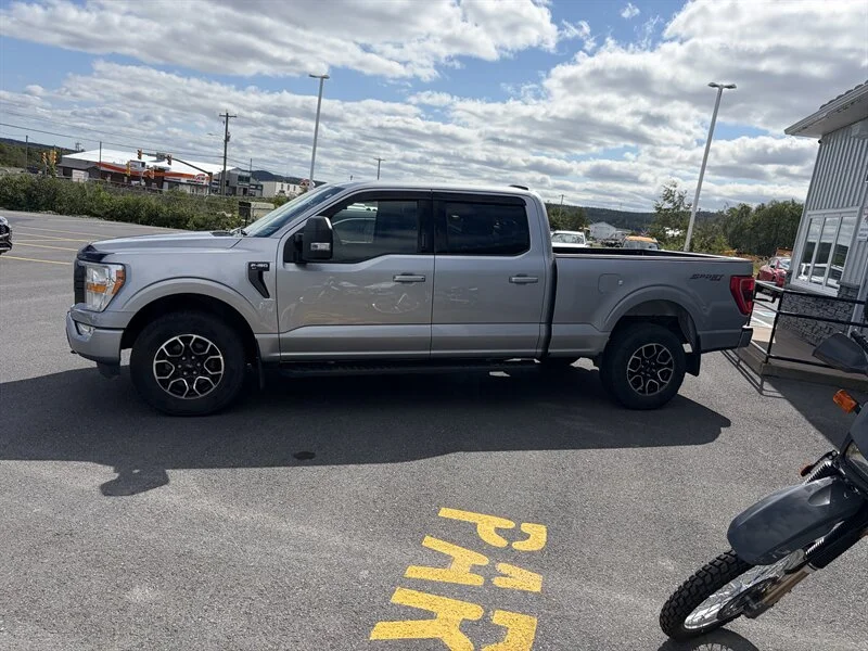 Used 2022 Silver Ford XLT image 3