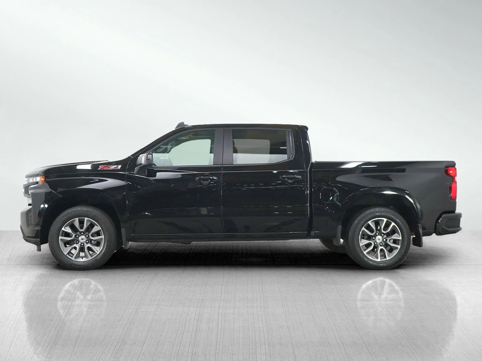 Used 2021 Chevrolet Silverado 1500 RST with VIN 3GCUYEED1MG157122 for sale in Bloomington, Minnesota