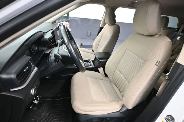 Used 2022 White Ford XLT image 18