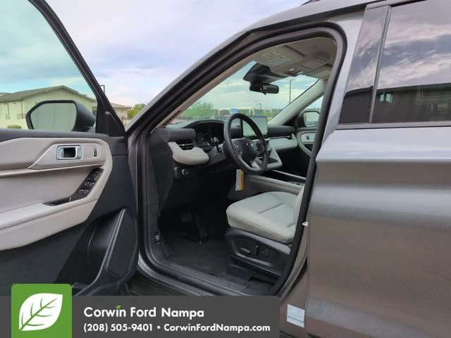 New 2026 Carbonized Gray Metallic Ford Active image 9