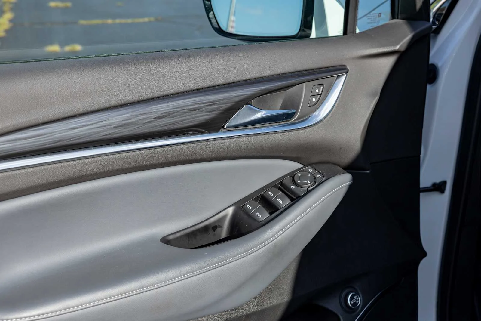 Used 2024 White Frost Tricoat Buick Essence image 14