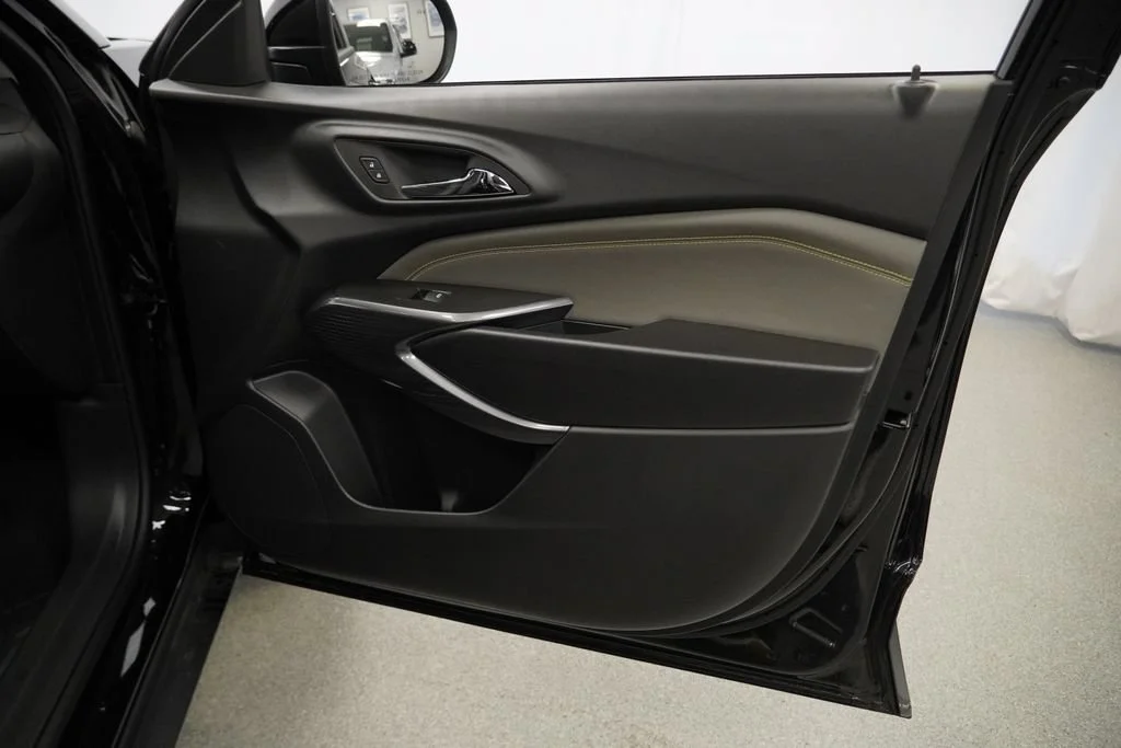 New 2026 Mosaic Black Metallic Chevrolet ACTIV image 26