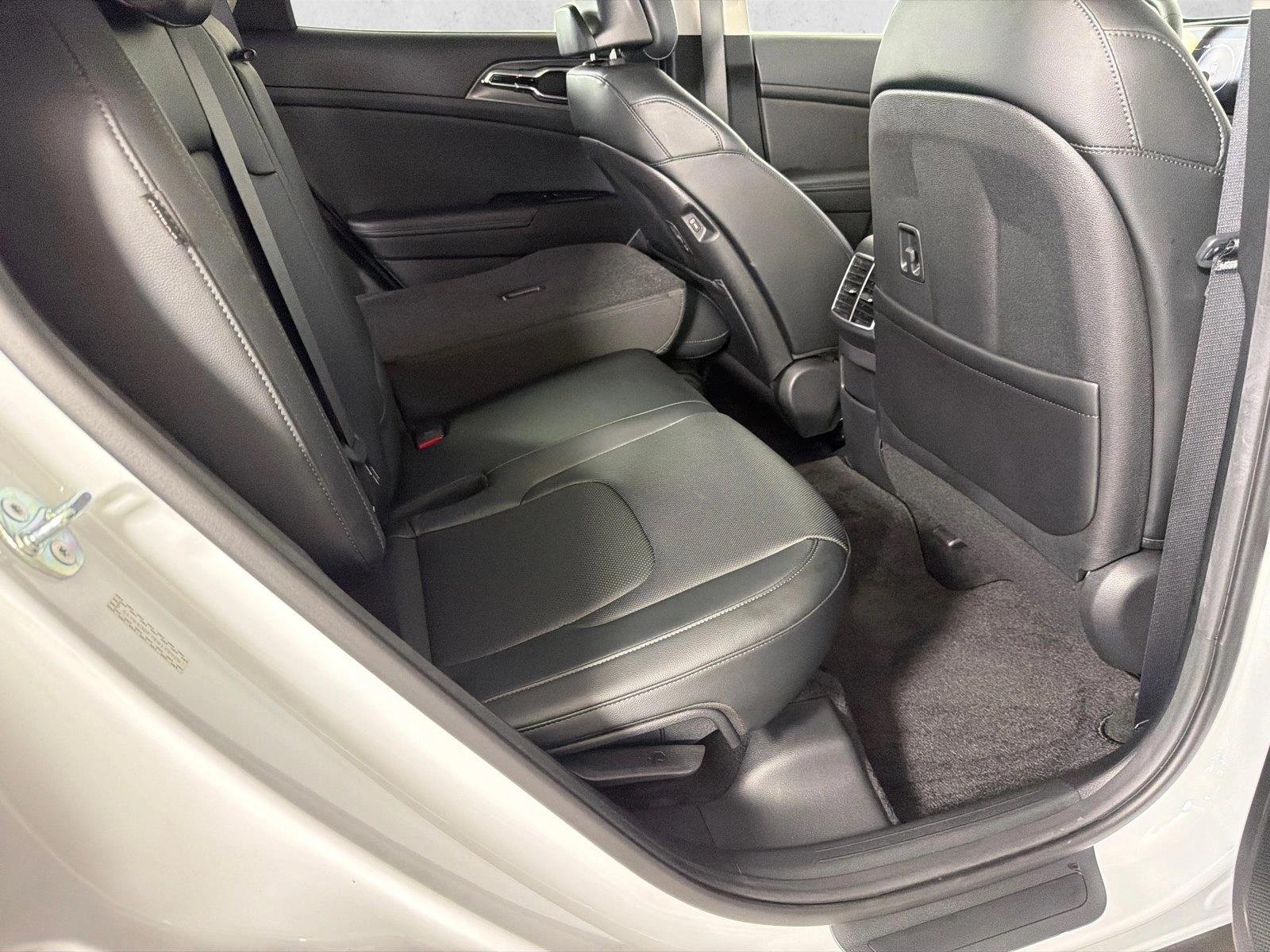 Used 2024 Glacial White Pearl Kia SX image 17