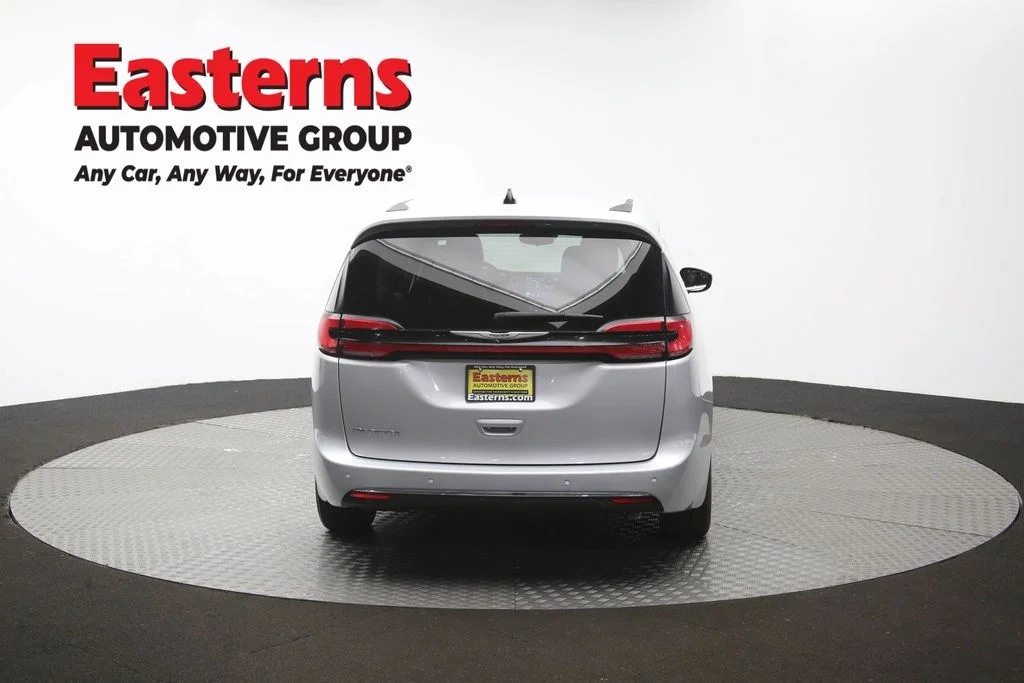Used 2024 Silver Chrysler Touring L image 39