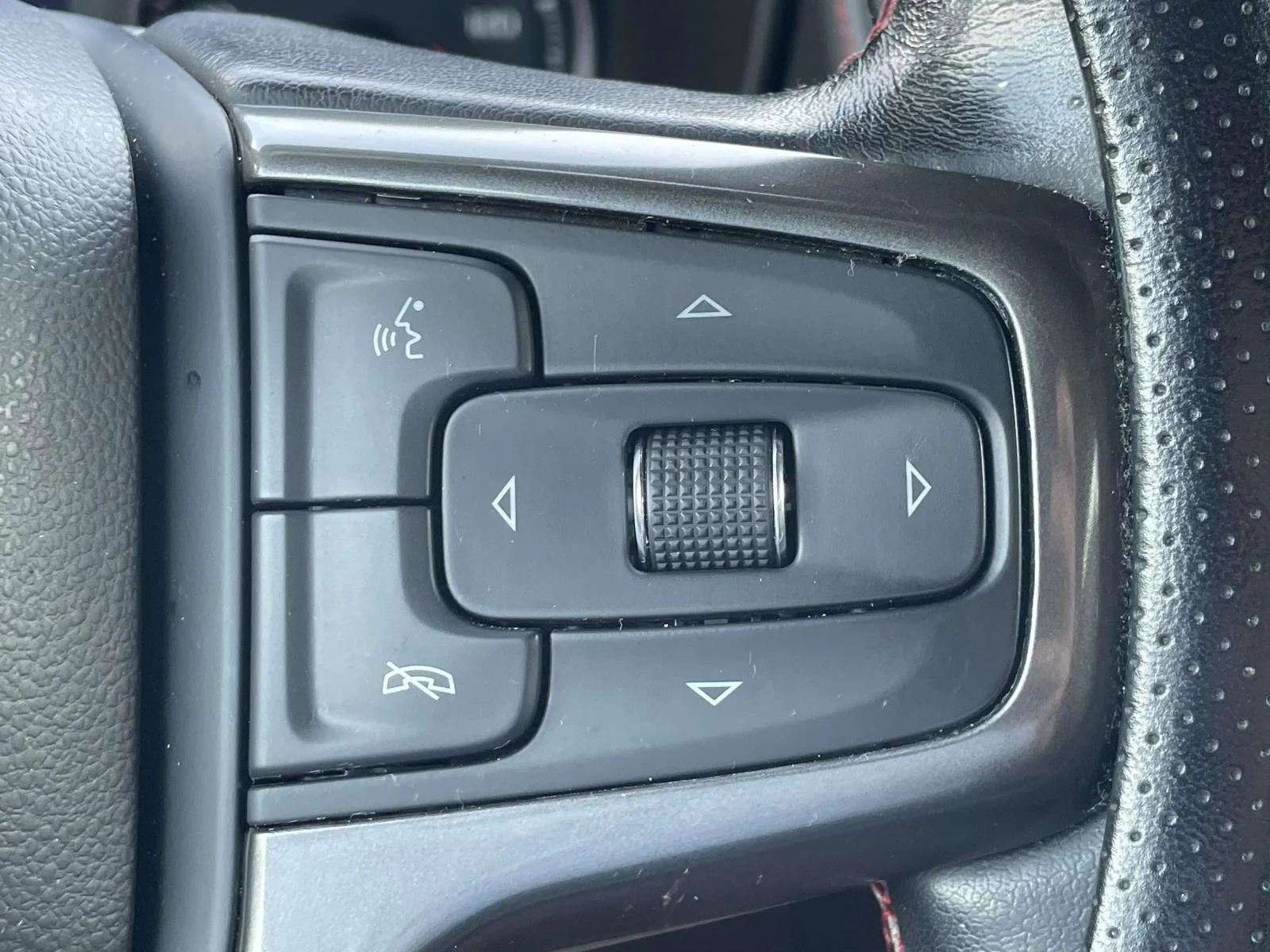 2021 Chevrolet Suburban RST - Photo 31