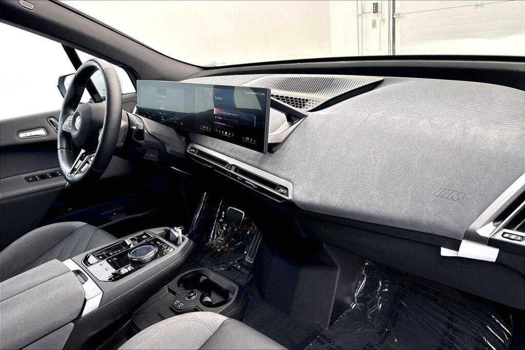 Used 2026 Mineral White Metallic BMW xDrive45 image 20