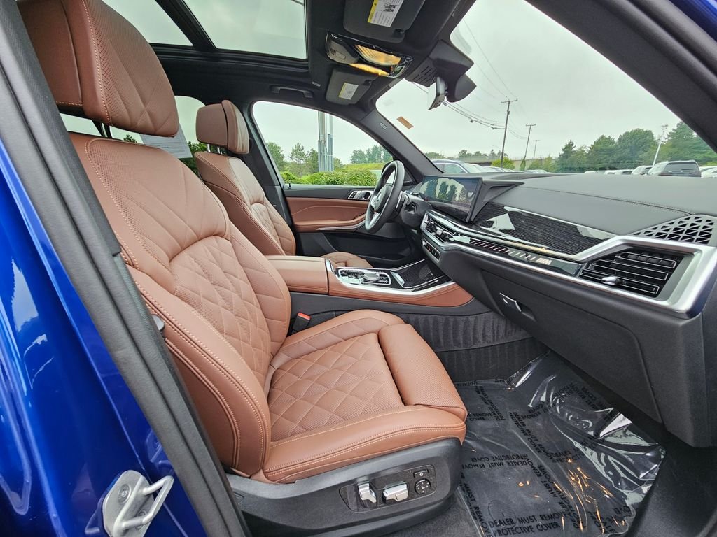 Used 2026 Marina Bay Blue Metallic BMW M60i image 17