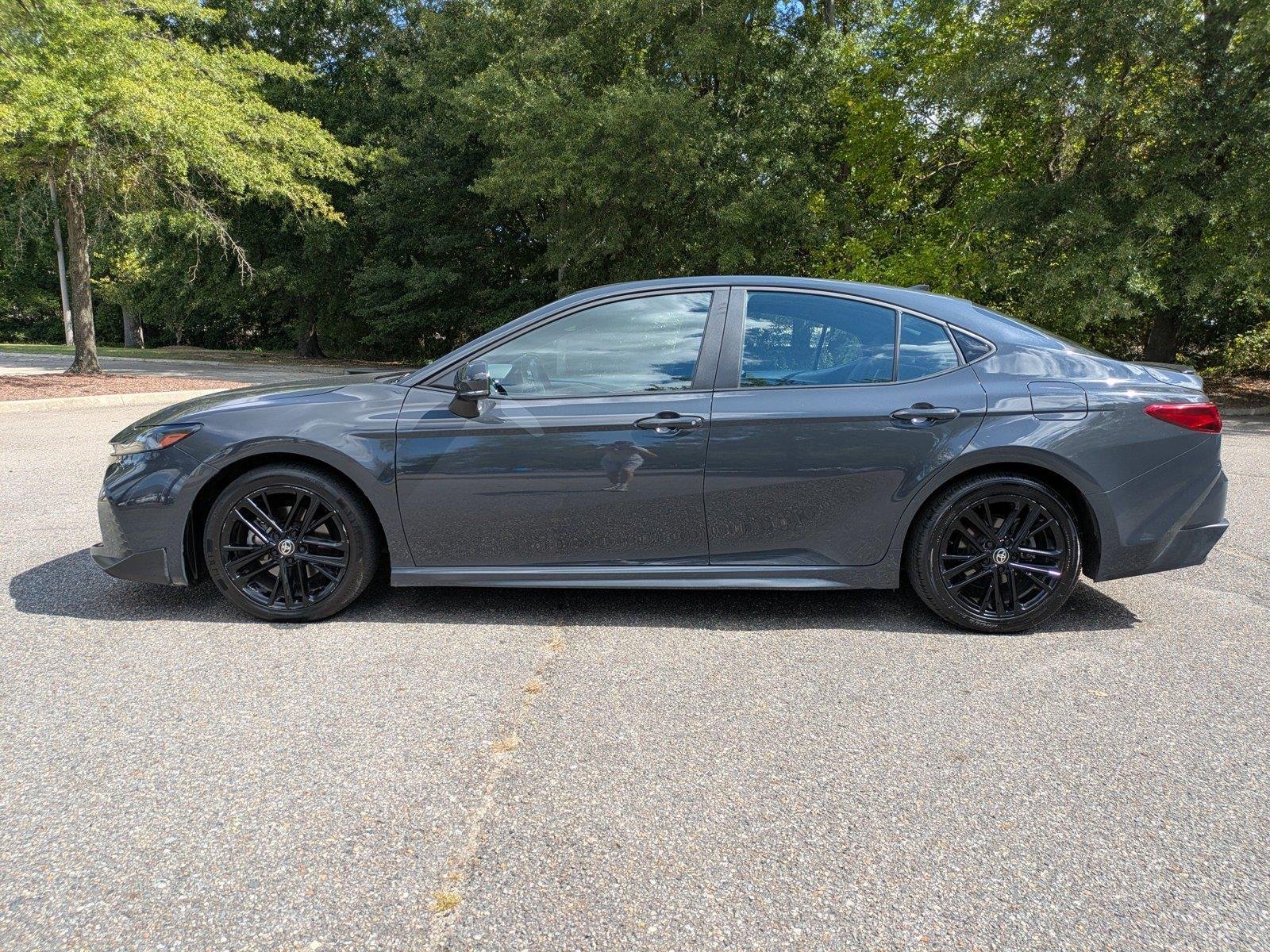 Used 2025  Toyota SE image 7