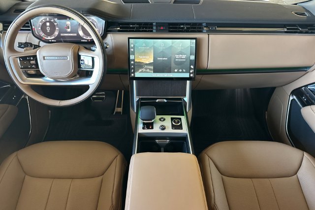 New 2027 Belgravia Green Land Rover SE image 12