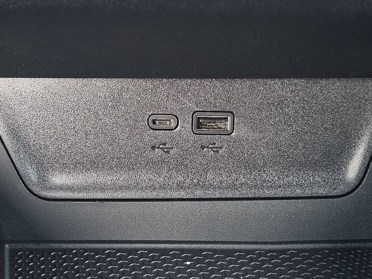 2027 Chevrolet Equinox LT - Photo 32