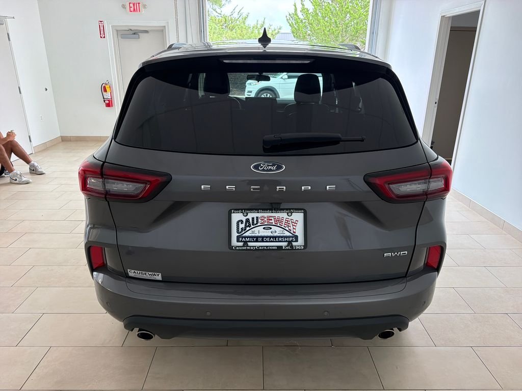 Used 2023 Gray Ford ST-Line image 6