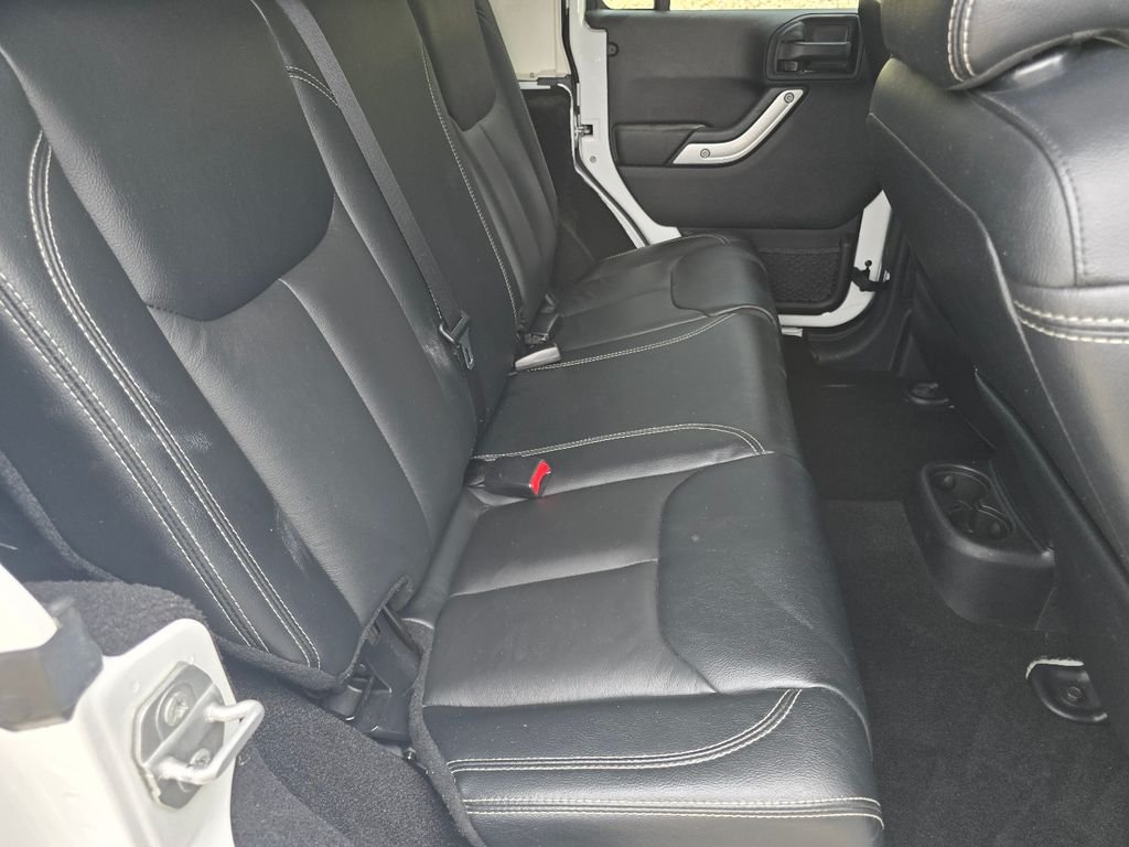Used 2016 White Jeep Unlimited Rubicon image 30