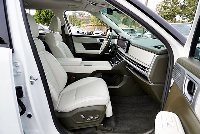 Used 2025 White Hyundai Calligraphy image 14