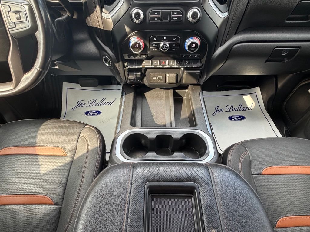 Used 2022 White GMC AT4 image 21
