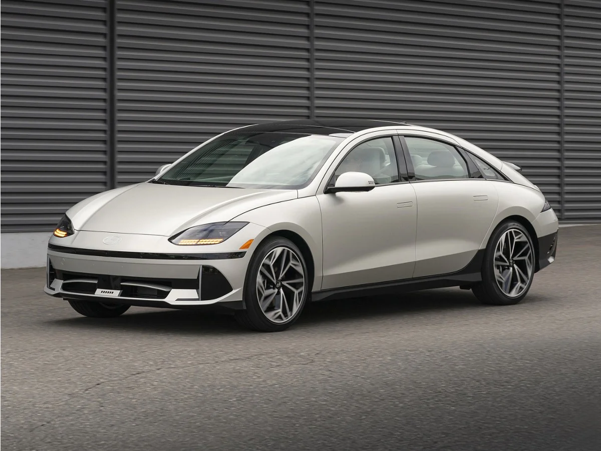 Used 2023 Onyx Black Hyundai SEL image 1