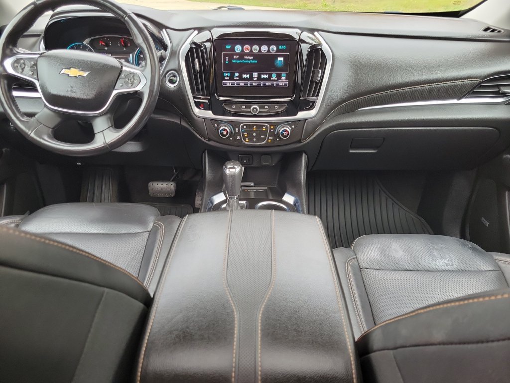 Used 2018 GRAPHITE METALLIC Chevrolet Premier image 15