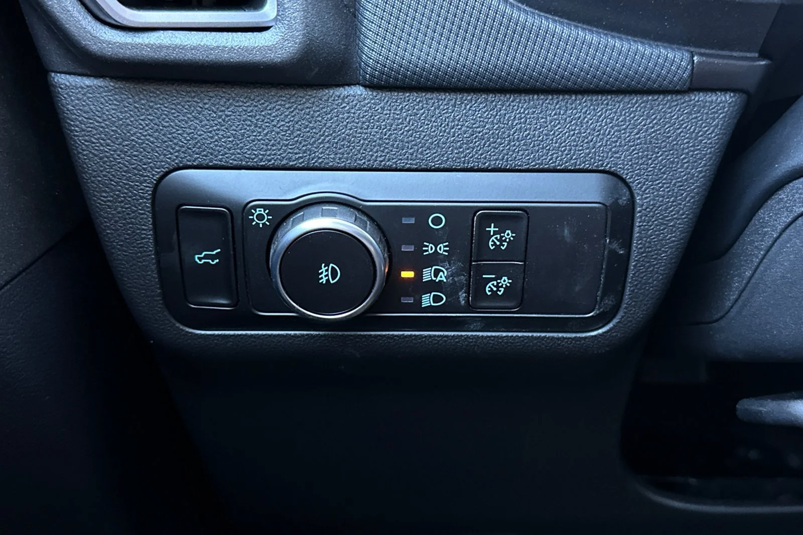 New 2025 Shadow Black Ford Outer Banks® image 27