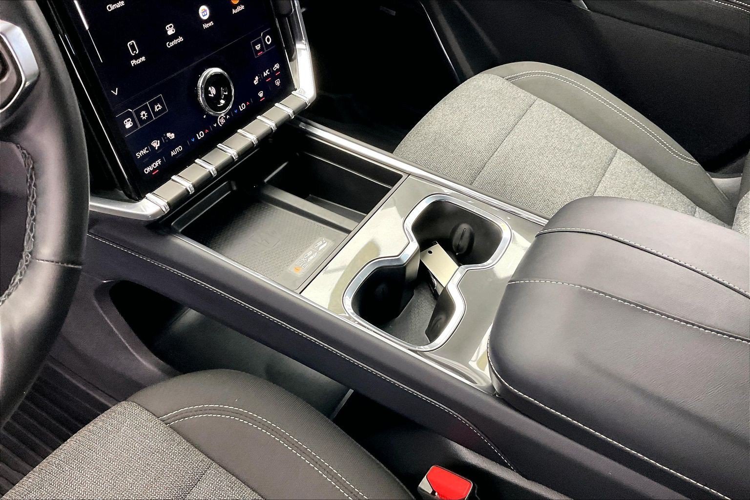 2026 GMC Acadia Elevation - Photo 16