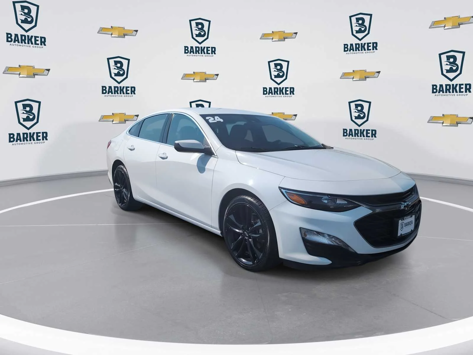 Used 2024 Summit White Chevrolet 1LT image 2