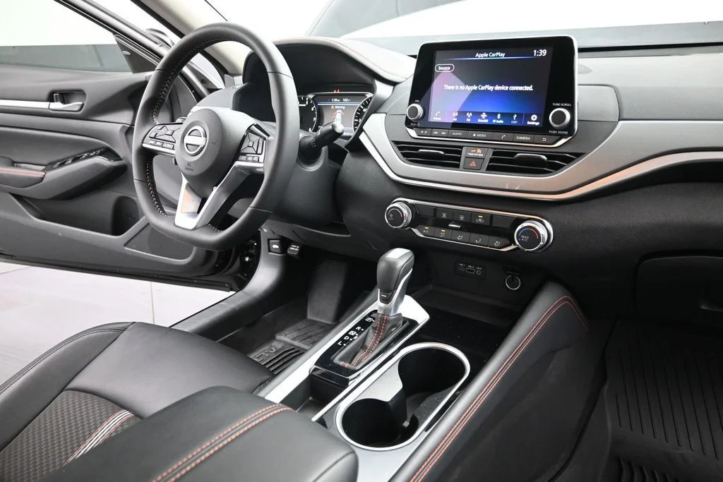 Used 2025 Black Nissan 2.5 SR image 32