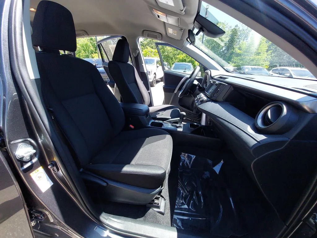 Used 2018 Gray Toyota LE image 10