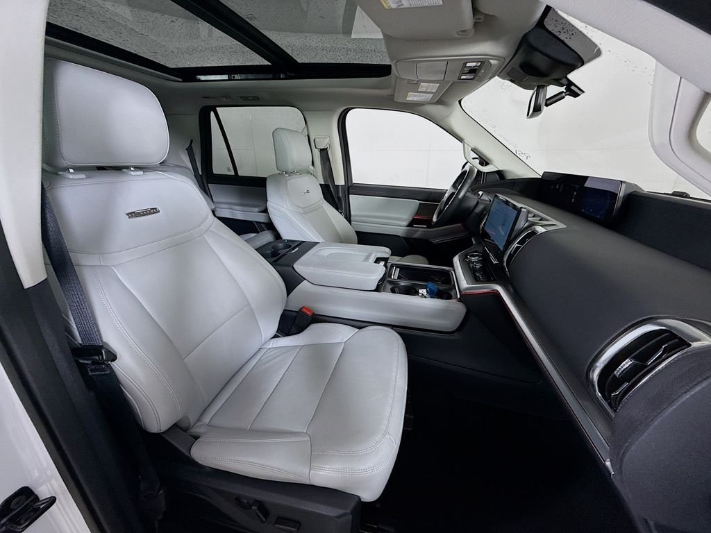 Used 2025 Oxford White Ford Platinum image 31