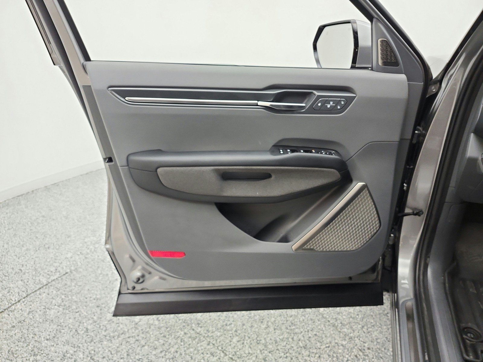 Used 2024 Pebble Gray Kia Land image 12