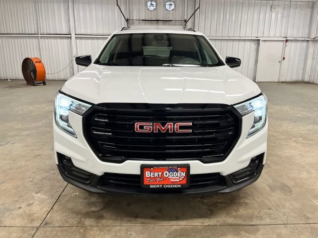 Used 2024 Summit White GMC SLT image 2