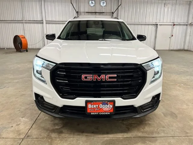 Used 2024 Summit White GMC SLT image 2