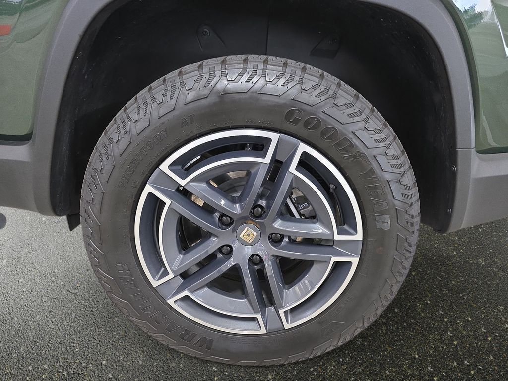 Used 2026  Rivian  image 32